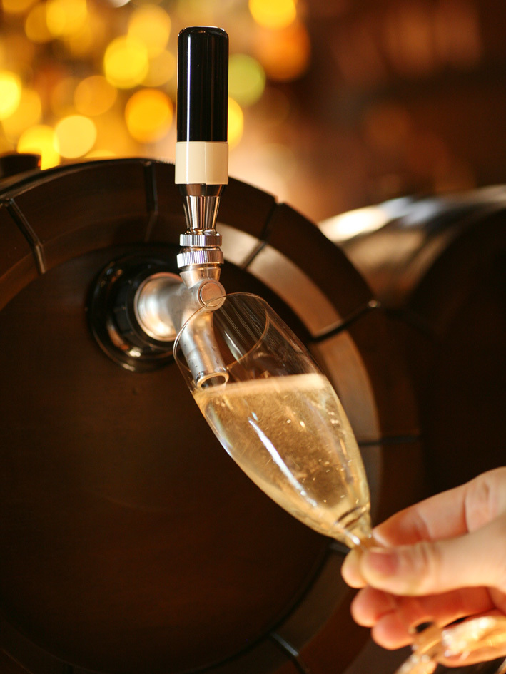 WINEHALL GLAMOUR