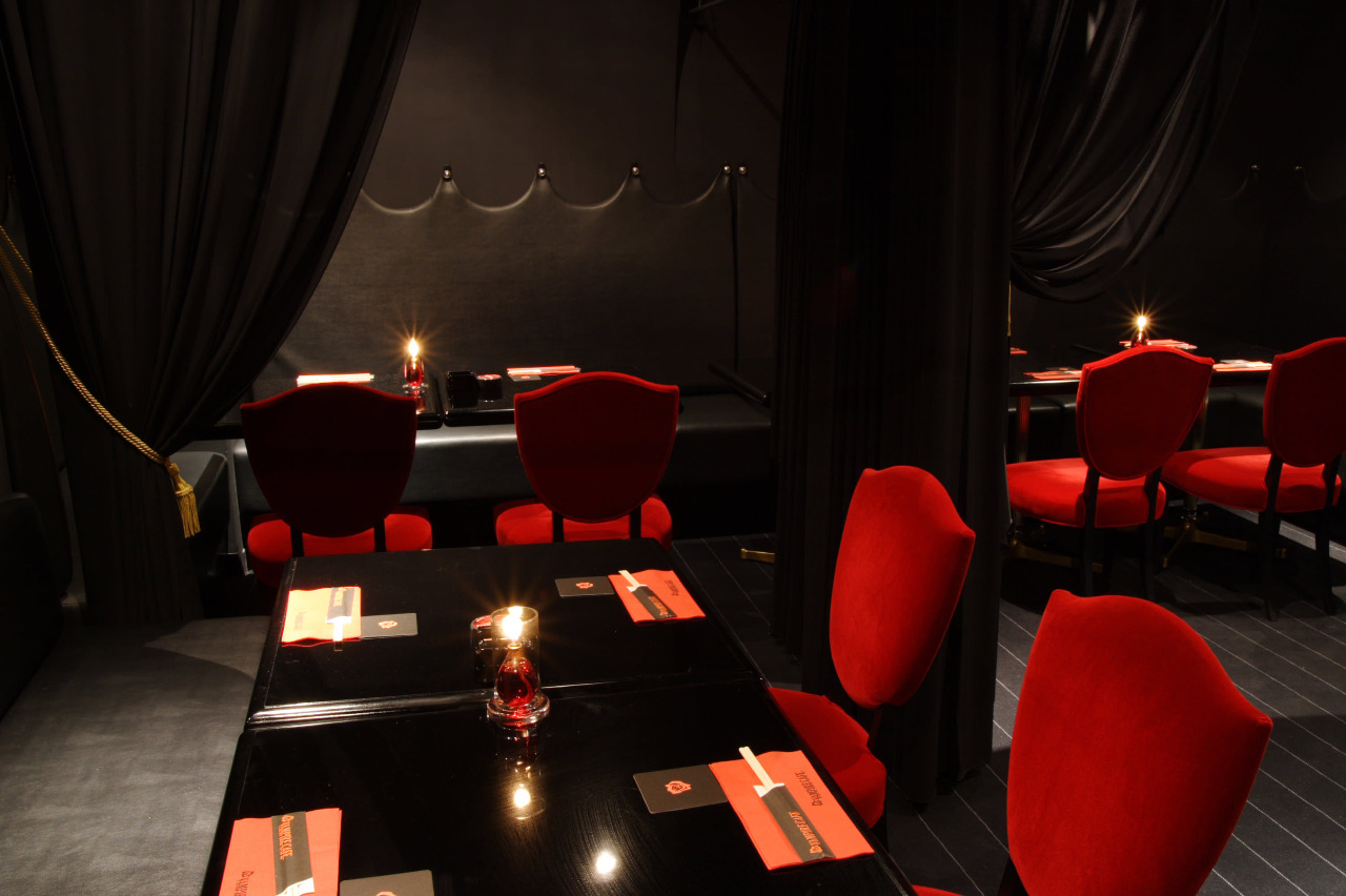 VAMPIRE CAFE