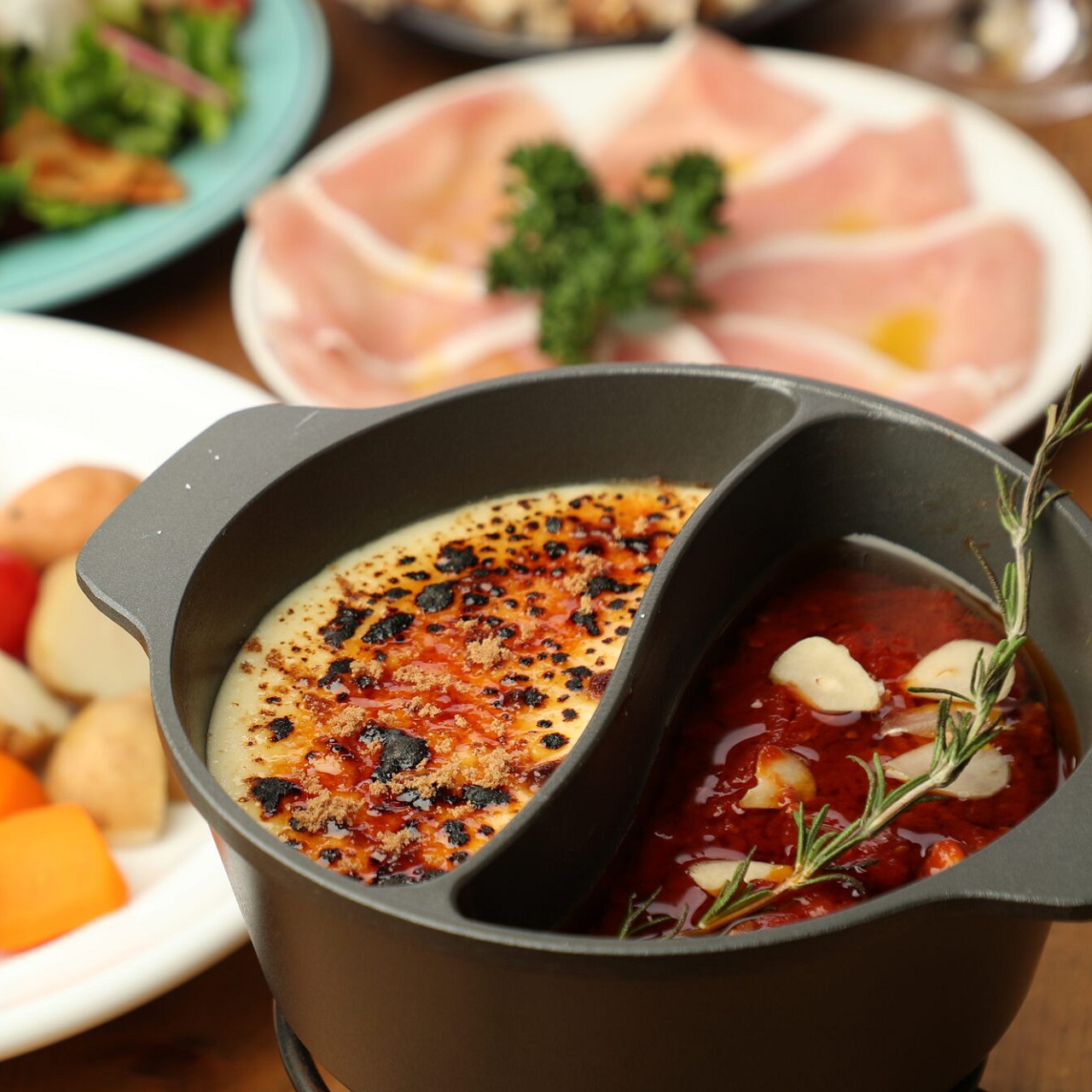 702 Cafe Diner 702 Cafe Diner なんばパークス店 2時間飲み放題 名物チーズフォンデュが食べ放題 7品 公式ネット予約 Ddホールディングス店舗総合情報サイト