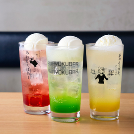 名物の果実たっぷりクリームソーダ