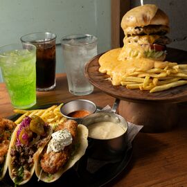 背徳感MAXのタコスやハンバーガー