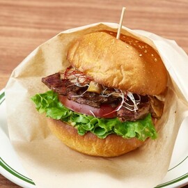 超粗挽き肉とバンズにこだわった湘南を代表するグルメバーガー!