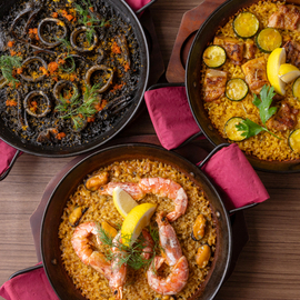 見た目も華やかな3種の『こだわりパエリア』