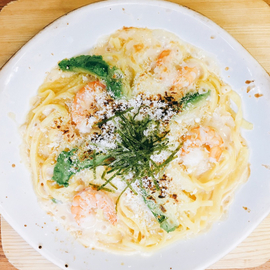 アボカドと小海老の明太子クリームグラタンうどん
