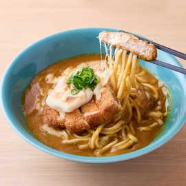 とんかつのっけカレーうどん［トッピング］焼き餅＆とろけるチーズ