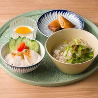 海難チキンライスと茹で鶏のライスヌードル