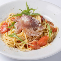 生ハムとフレッシュトマトのパスタ