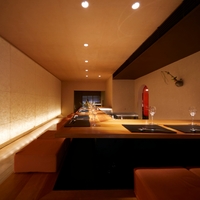 1階カウンター席 